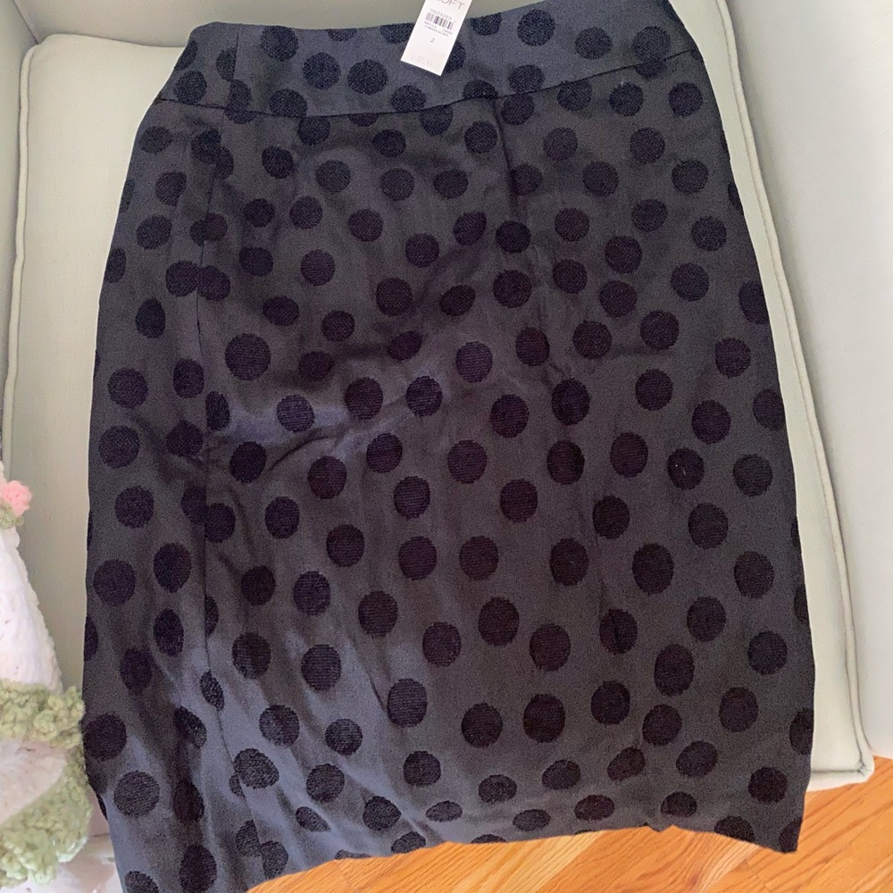 BNWT LOFT black, polka dot pencil skirt, size 2
